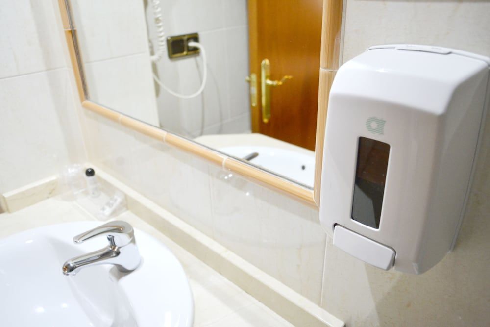 Hotel Los Templarios Economy Twin Room 5