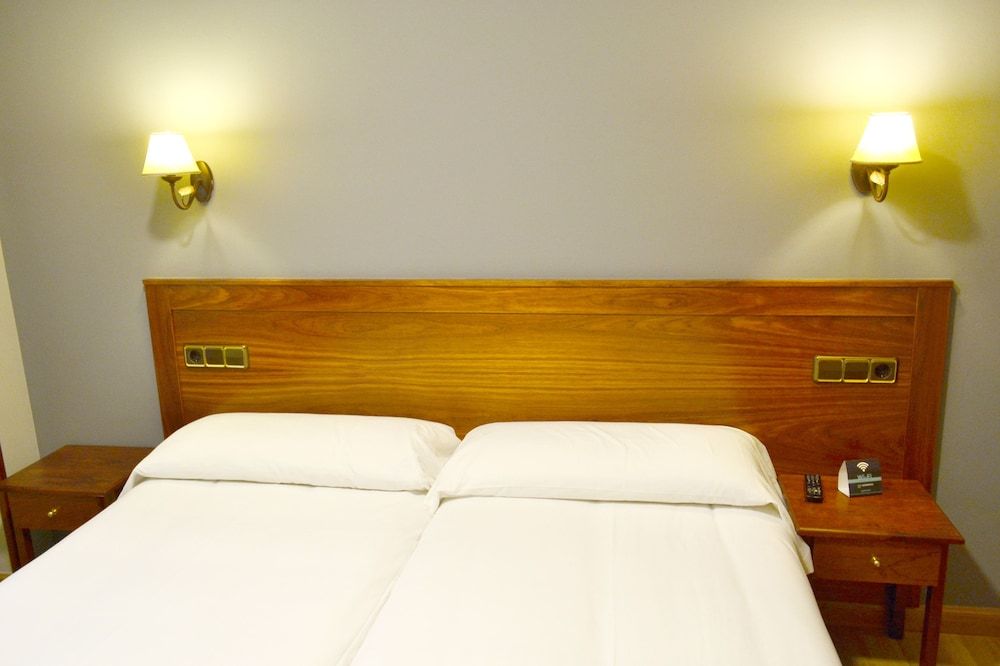 Hotel Los Templarios Economy Twin Room 2