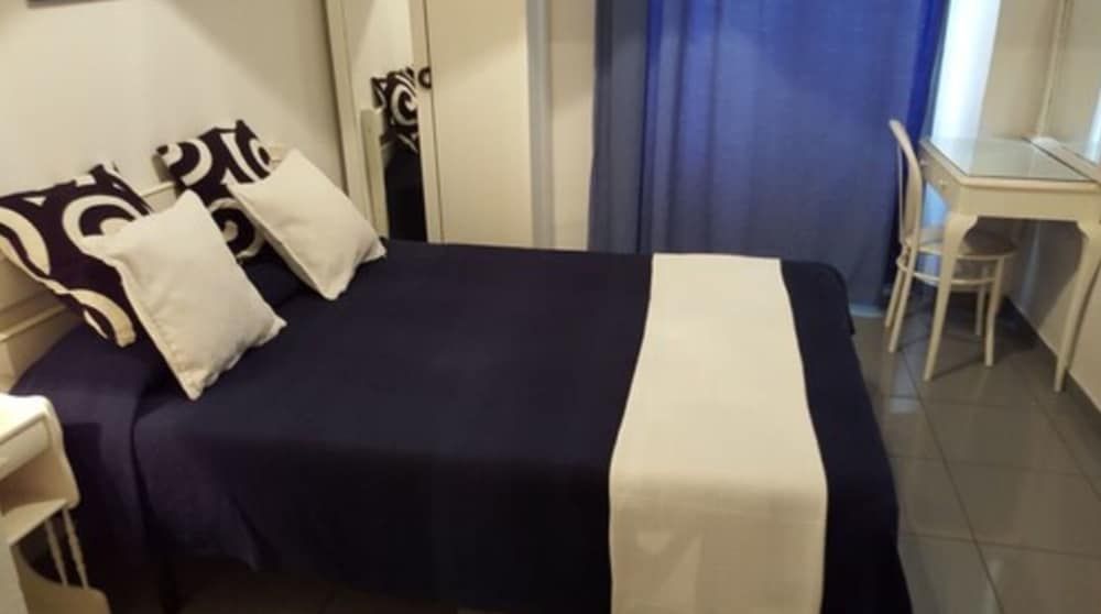 undefined Hostal Parisien 3