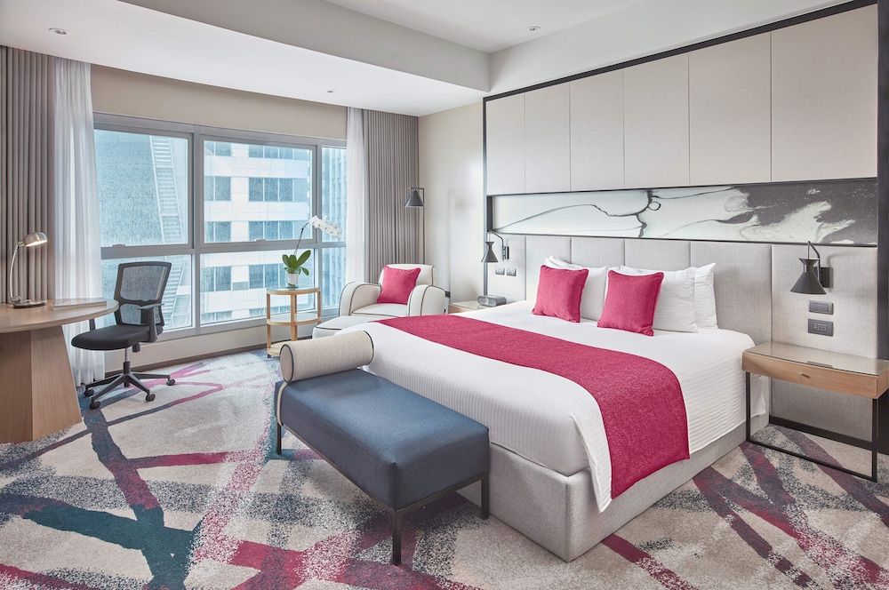 Junior Suite, 1 King Bed, Club Lounge Access (Low Floor)
