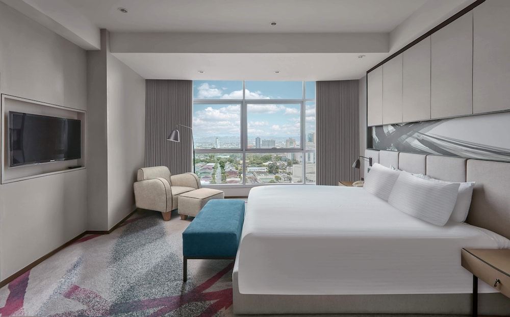 Suite, 1 Bedroom, Club Lounge Access, Corner (Low Floor)