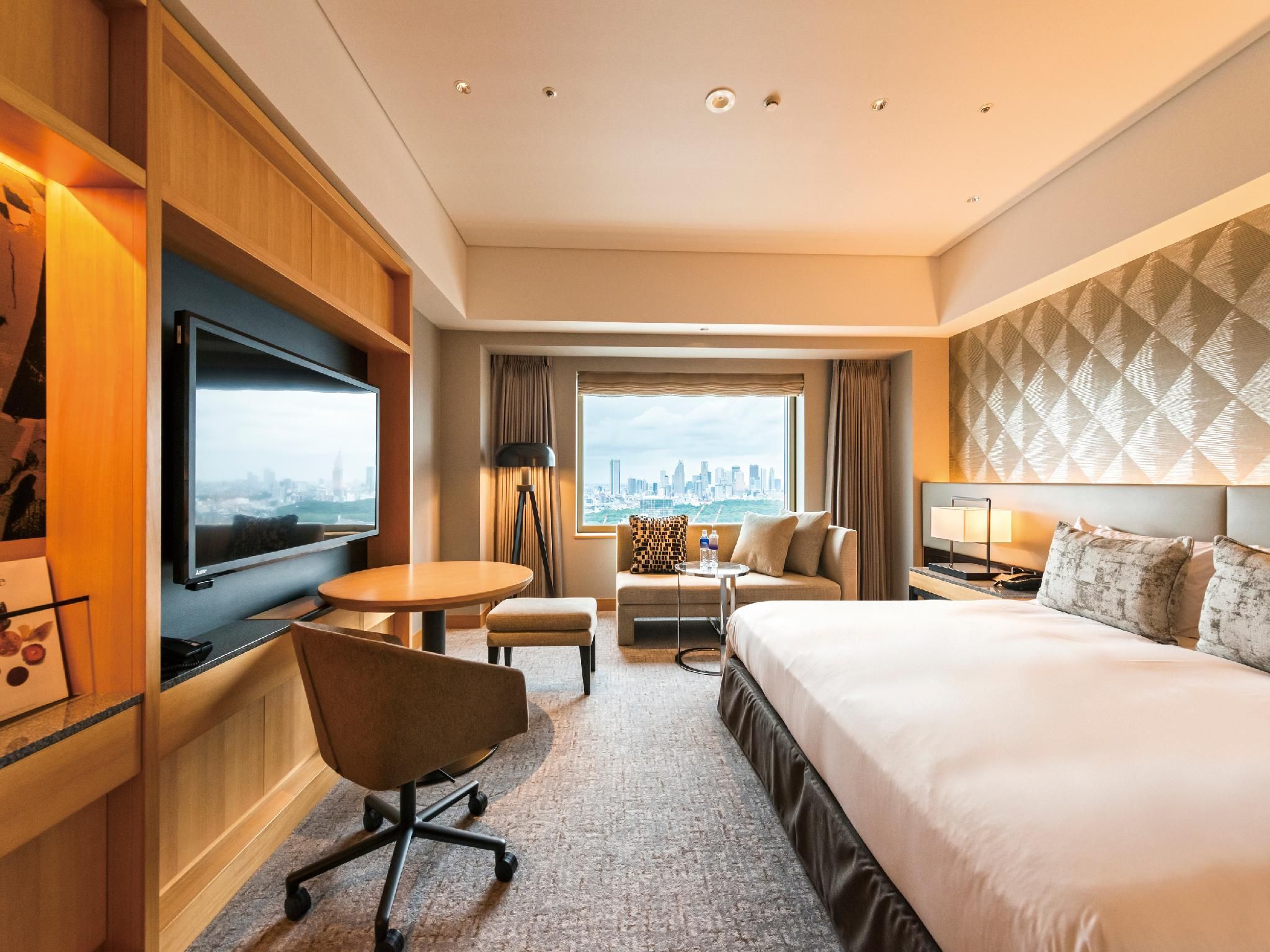 Executive Superior King Room with Lounge Access - Non-Smoking