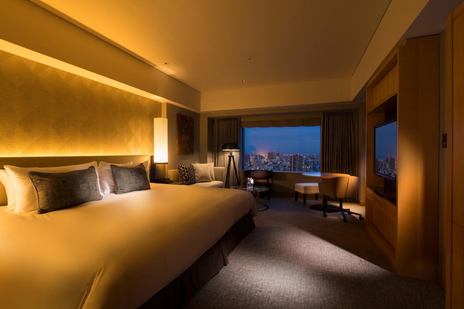 Executive Corner King Room with Lounge Access - Non-Smoking