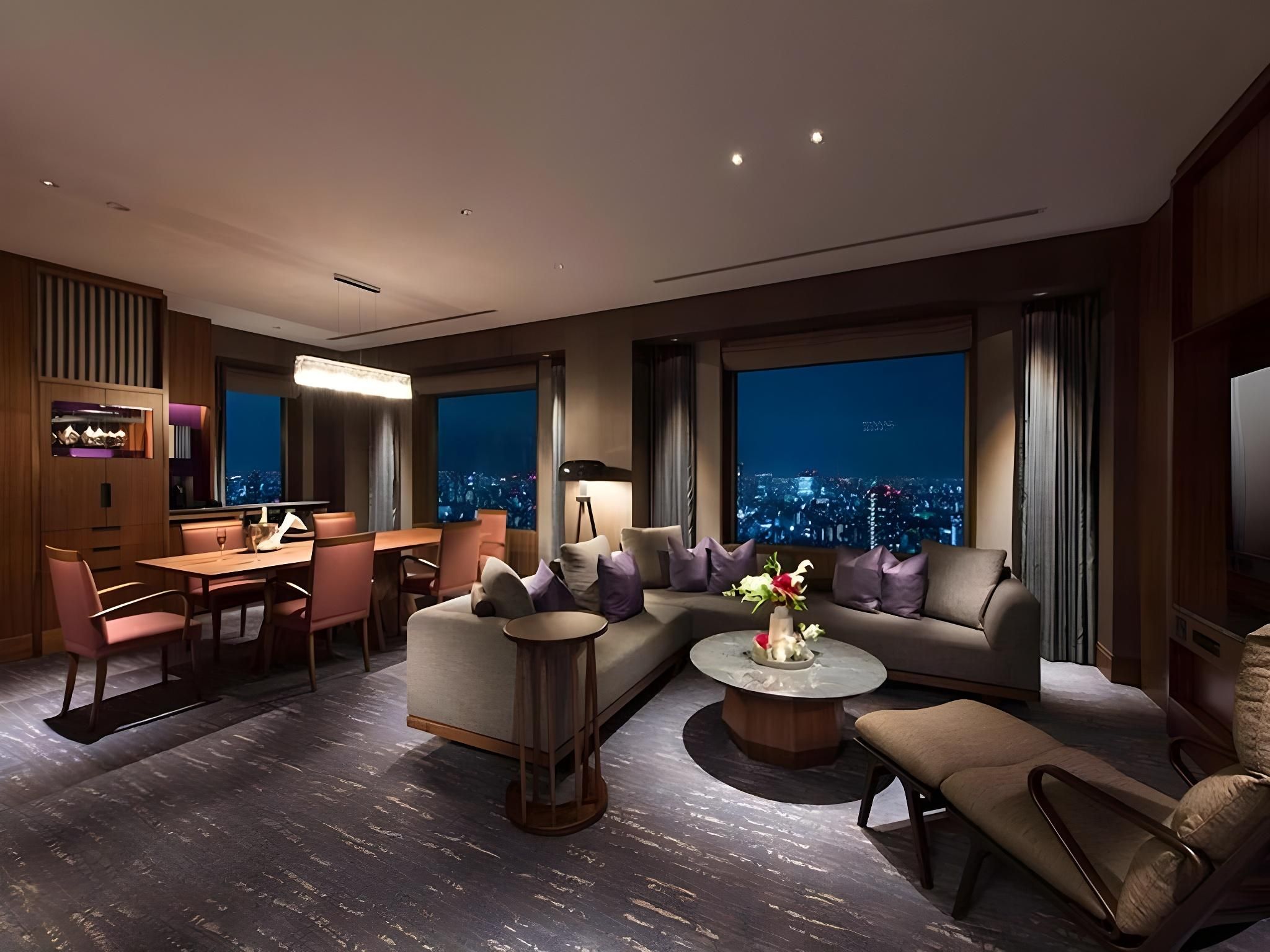 Deluxe Corner Suite with Lounge Access - Non-Smoking