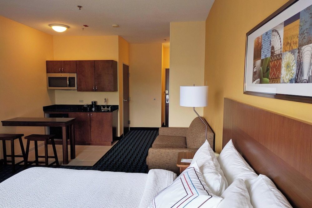 Suite, 1 King Bed with Sofa bed, Non Smoking, Kitchenette