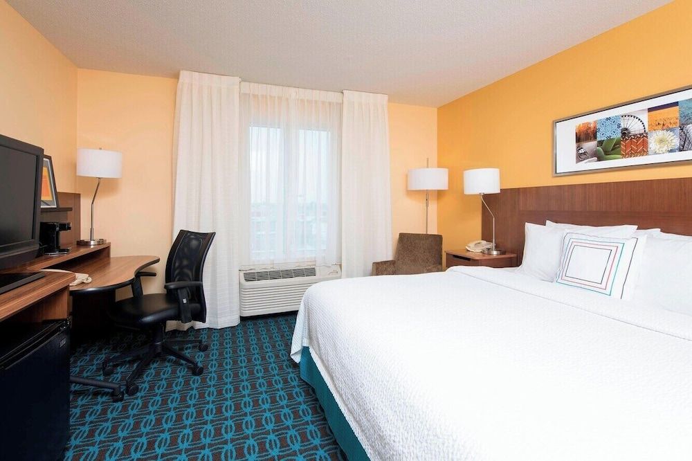 Room, 1 King Bed, Non Smoking (Hearing Accessible)