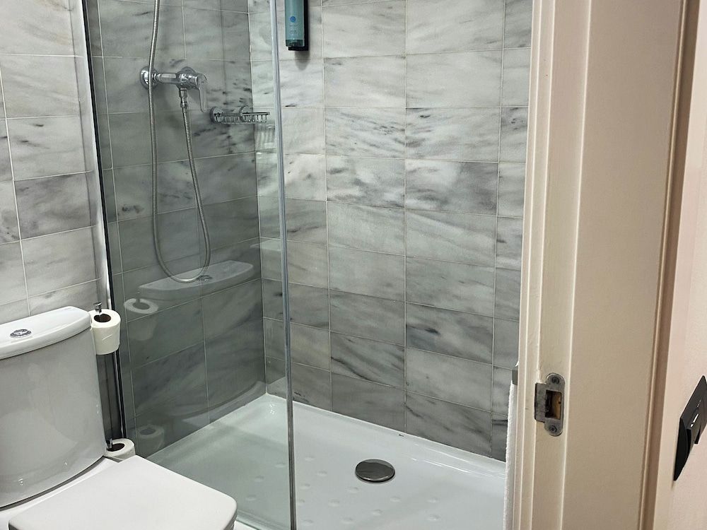 Bcn Urbaness Del Comte Basic Double Room, 1 Large Twin Bed, Non Smoking, Courtyard View 5