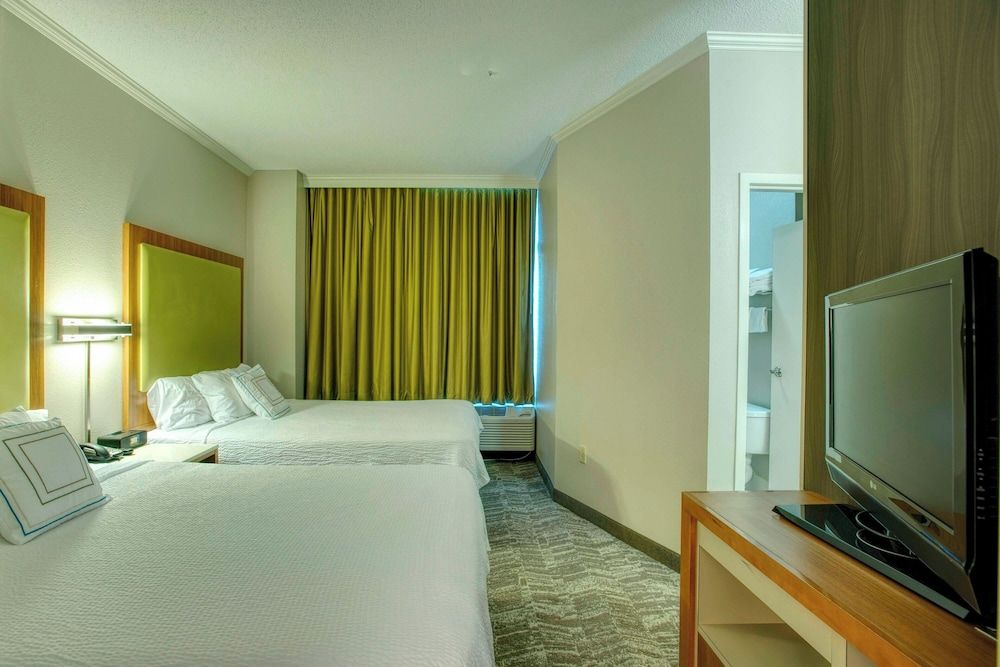 Suite, 2 Queen Beds (Mobility/Hearing Access, Roll-In Shwr)