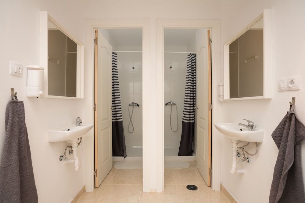 Shared Dormitory, Mixed Dorm, Shared Bathroom (6 beds)