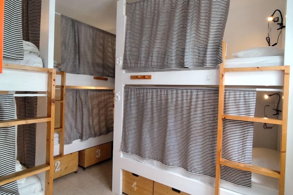 Shared Dormitory, Mixed Dorm, Shared Bathroom (12 beds)