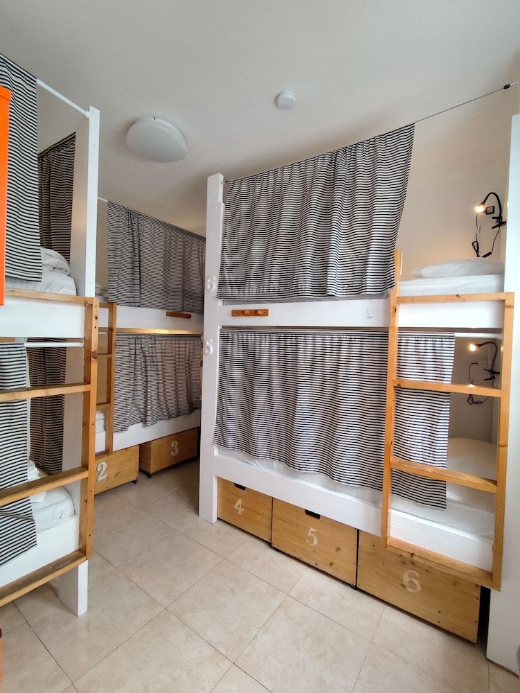 Economy Shared Dormitory, Mixed Dorm, Shared Bathroom (6 beds)