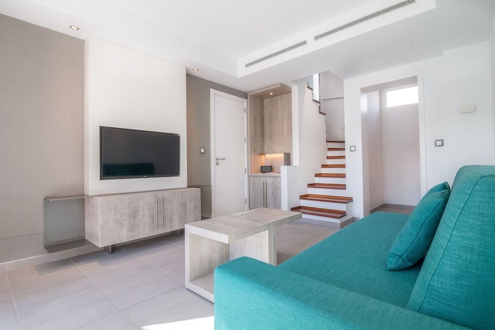 Economy Suite, Terrace