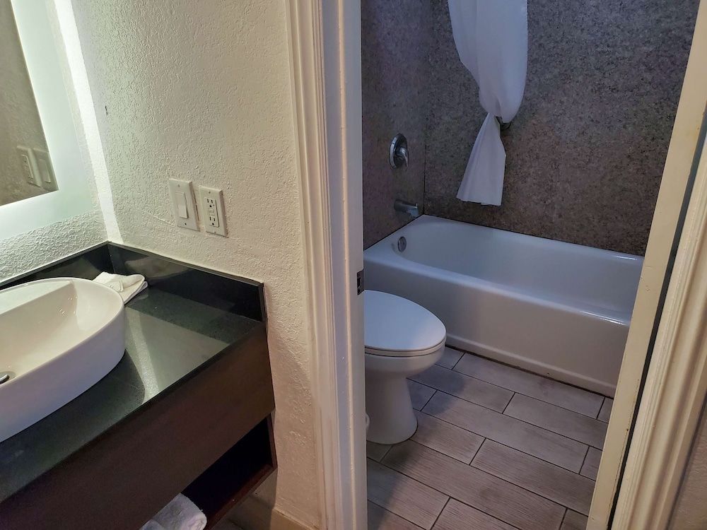 Studio 6 National City, CA - Naval Base San Diego Standard Room, 2 Queen Beds, Non Smoking, Kitchenette 15