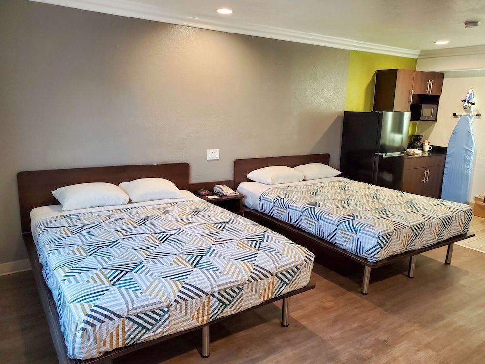 Studio 6 National City, CA - Naval Base San Diego Standard Room, 2 Queen Beds, Non Smoking, Kitchenette 3