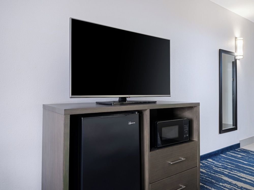 Garner Hotel Longview South by IHG Premium Room, 1 King Bed 6