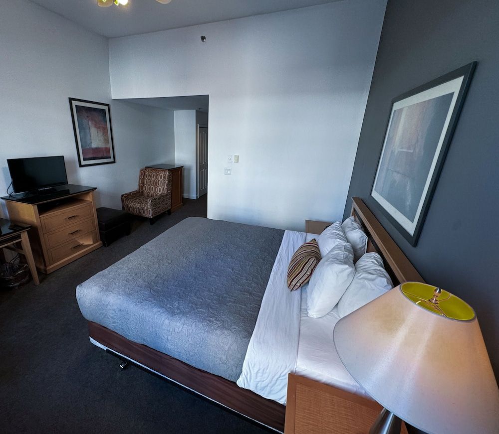 Met Hotel Standard Room, 1 King Bed (Rear Facing) 3