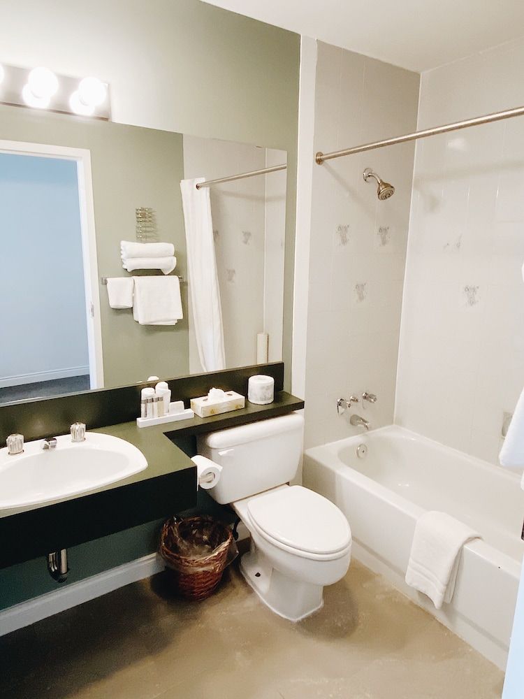 Met Hotel Standard Double Room, 2 Queen Beds (Rear Facing) 5