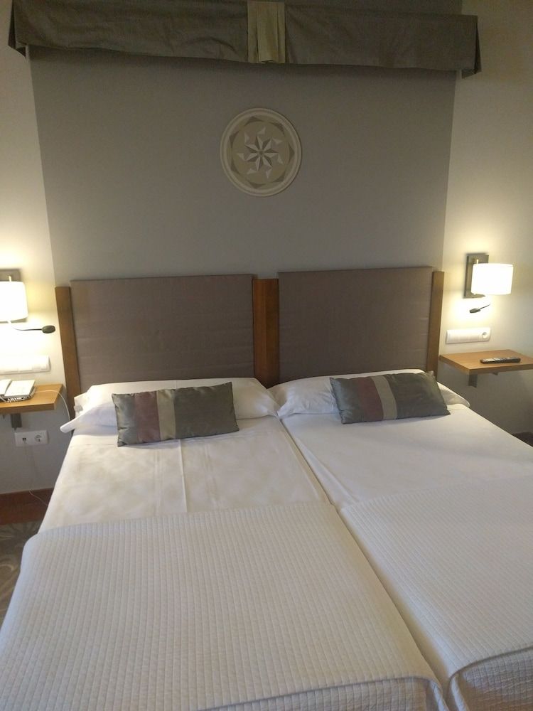 Parador de Lorca Standard Double Room (with extra bed for child) 3