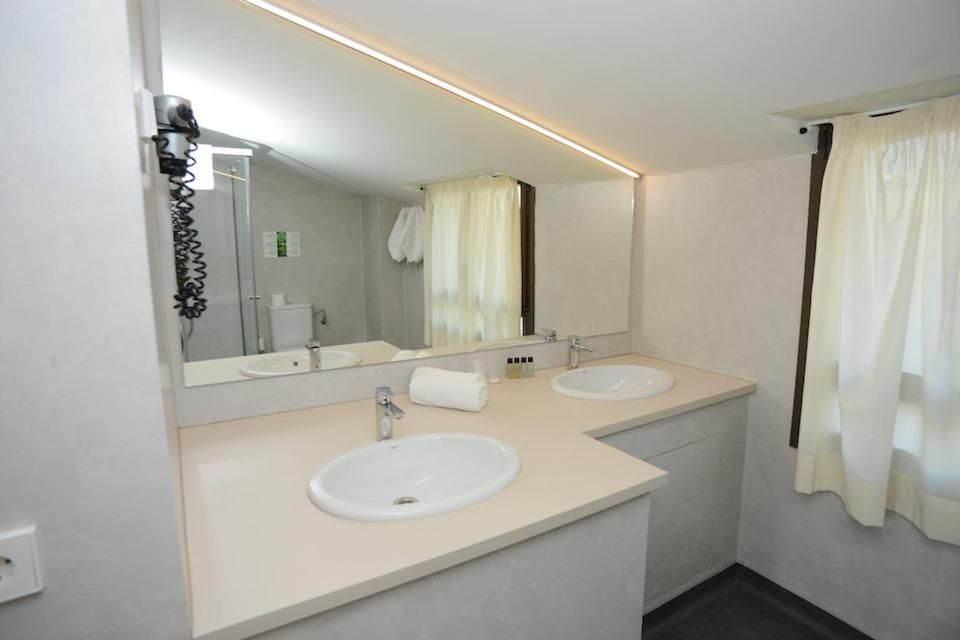 Deluxe Suite with Sea View