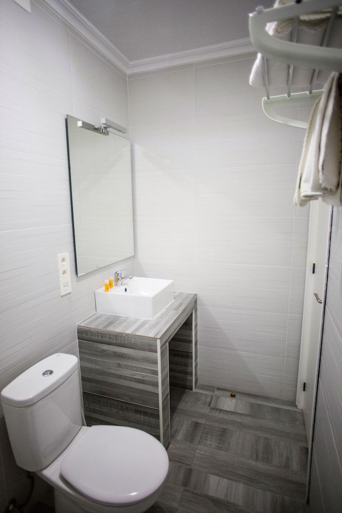 Hostal Alba Double Room, Partial Ocean View 6