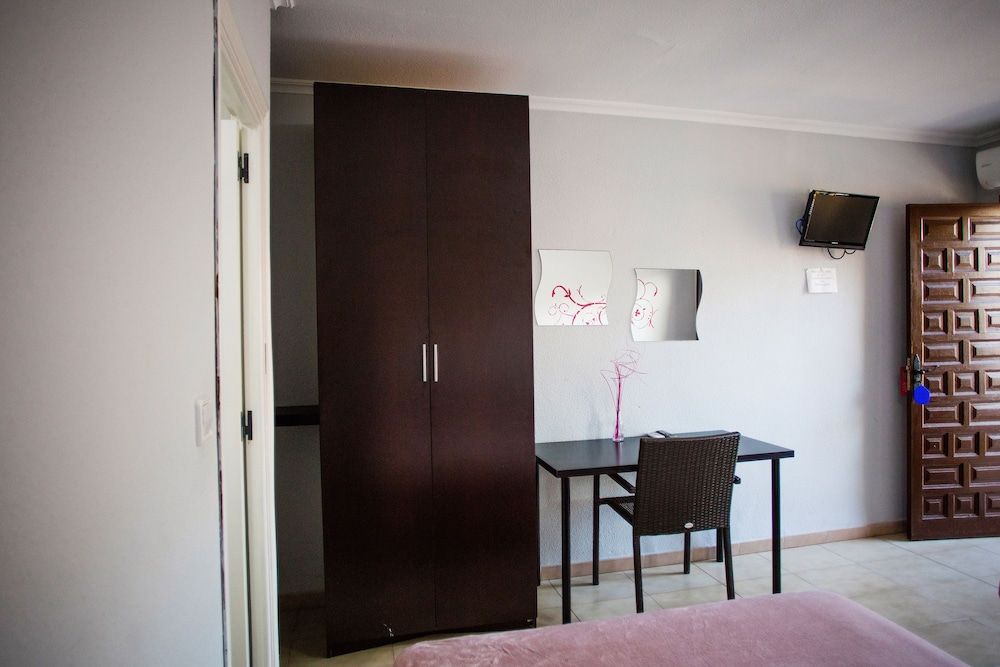 Hostal Alba Double Room, Partial Ocean View 7