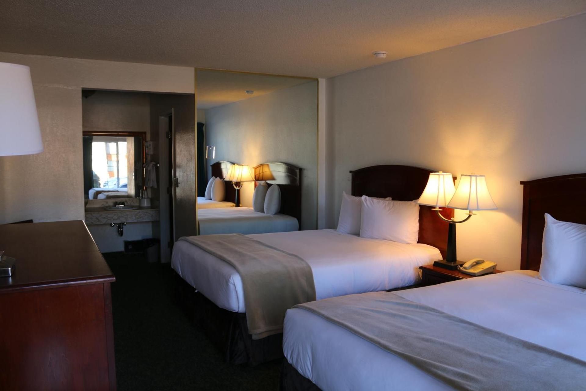 Bluelake Inn @ Heavenly Village Double Queen Room - Non Smoking 2