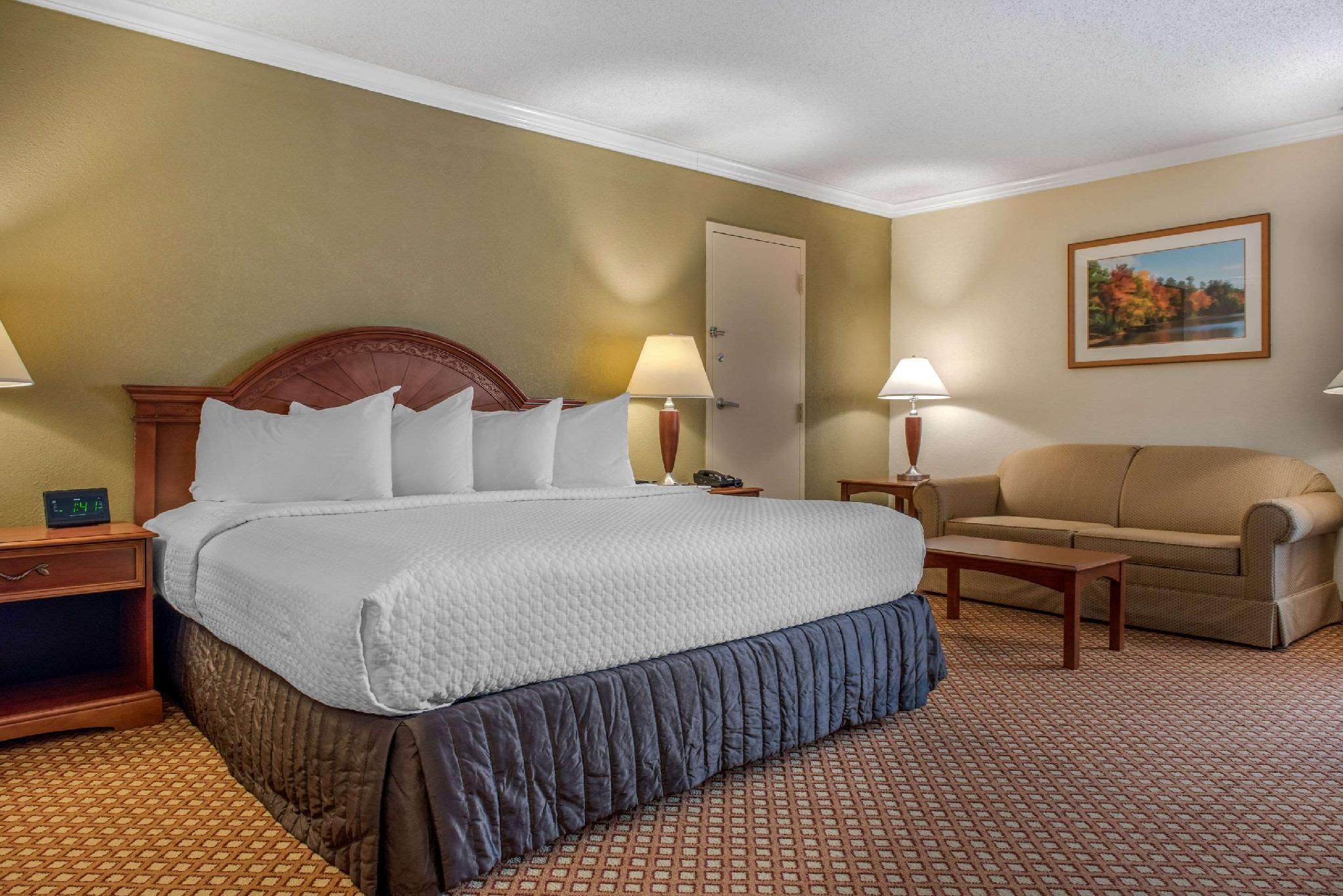 1 King Bed, Suite, Nonsmoking, Accessible