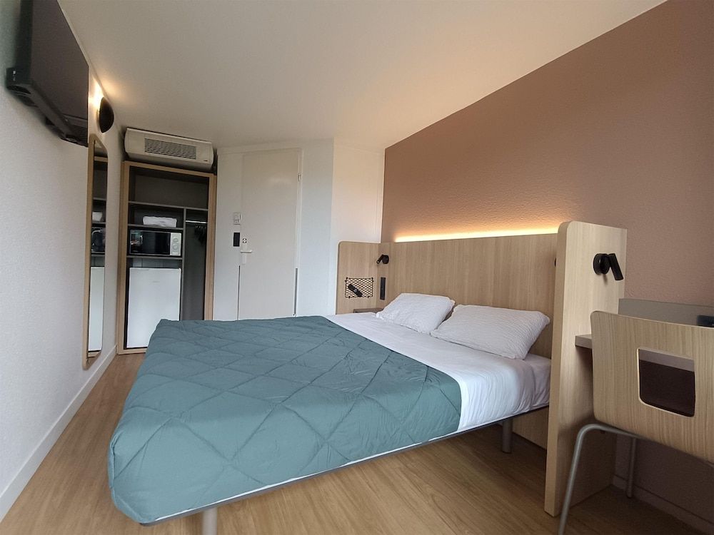 Premiere Classe Saintes Standard Room, 1 Double Bed 9