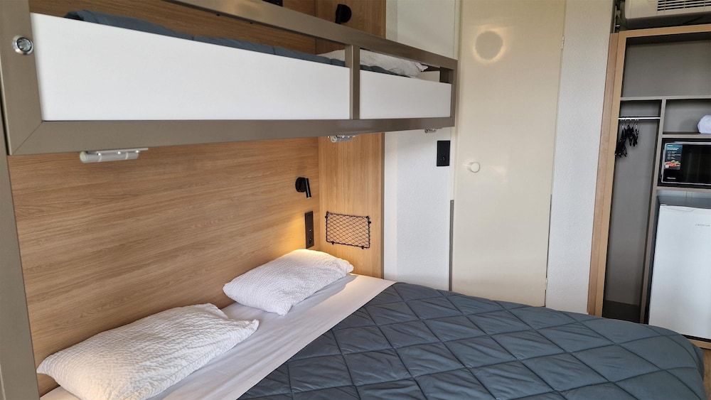Premiere Classe Saintes Standard Room, Multiple Beds 4