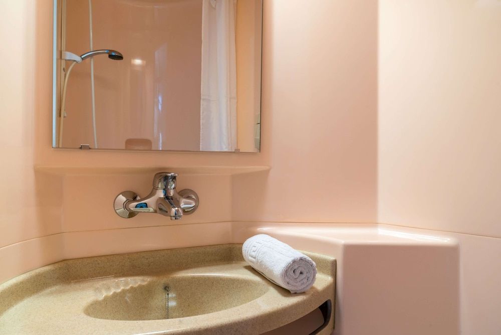 Premiere Classe Saintes Standard Room, Multiple Beds 7