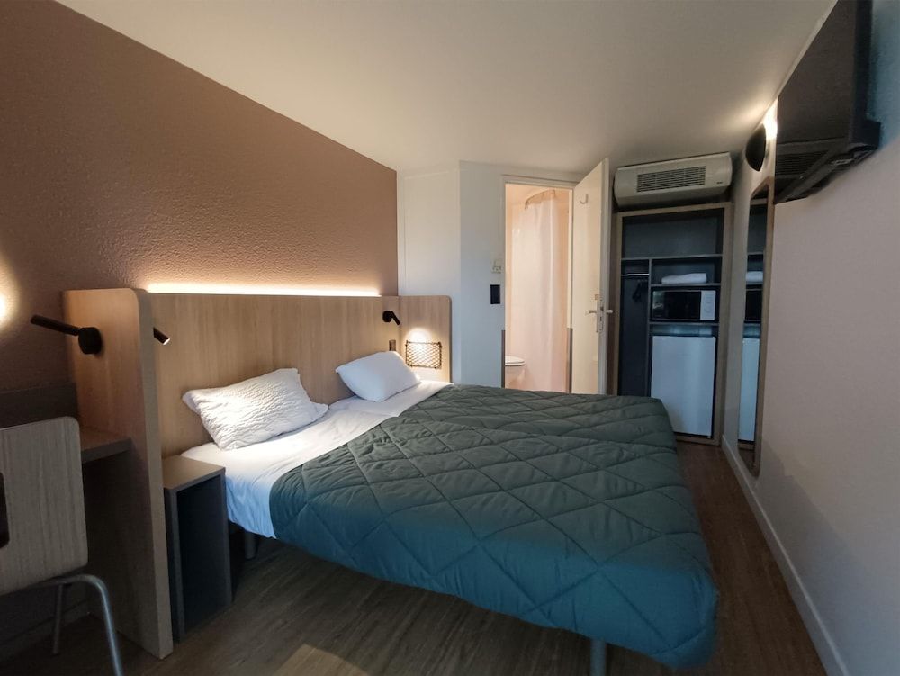 Premiere Classe Saintes Standard Room, 2 Twin Beds 4