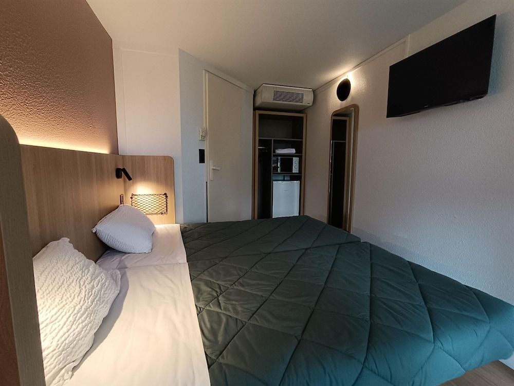 Premiere Classe Saintes Standard Room, 2 Twin Beds 3