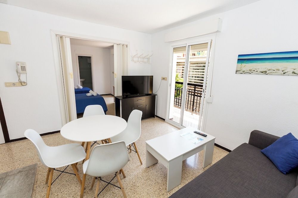 Hostal El Mercat Apartment with terrace 2