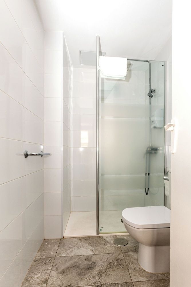 Hostal El Mercat Triple room without terrace 3