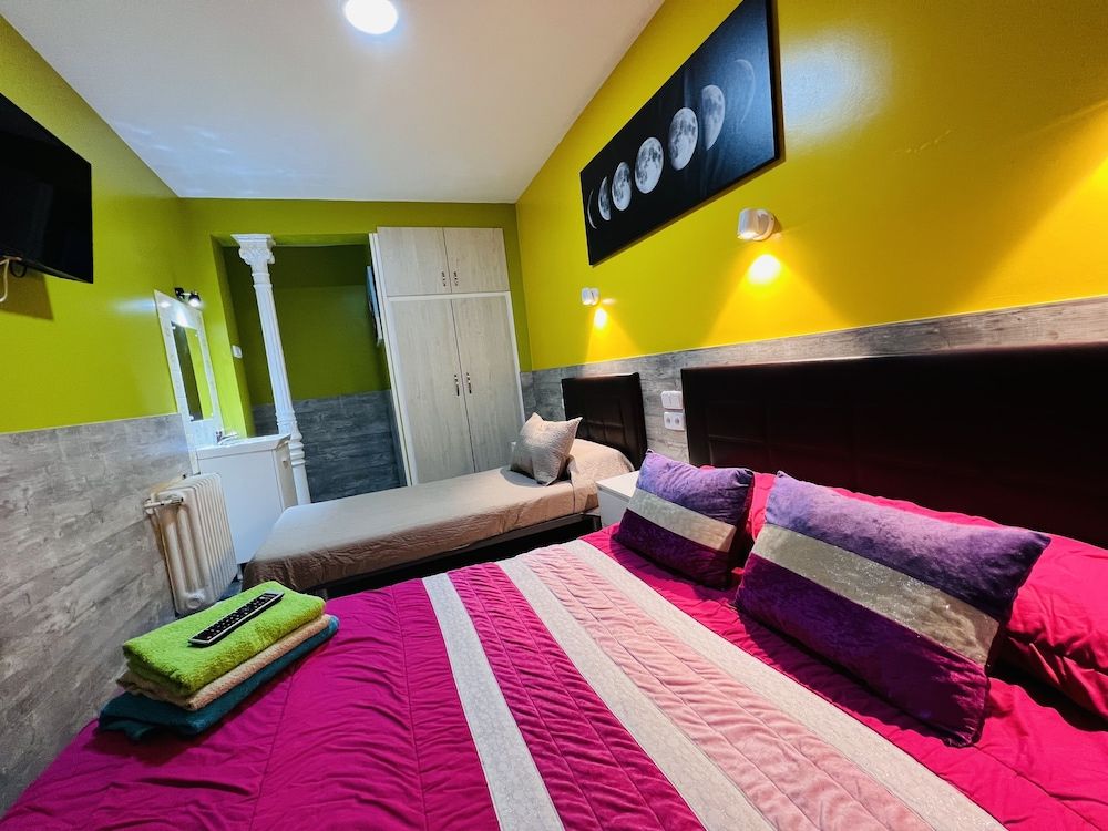 Hostal Numancia Triple Room, Shared Bathroom 2