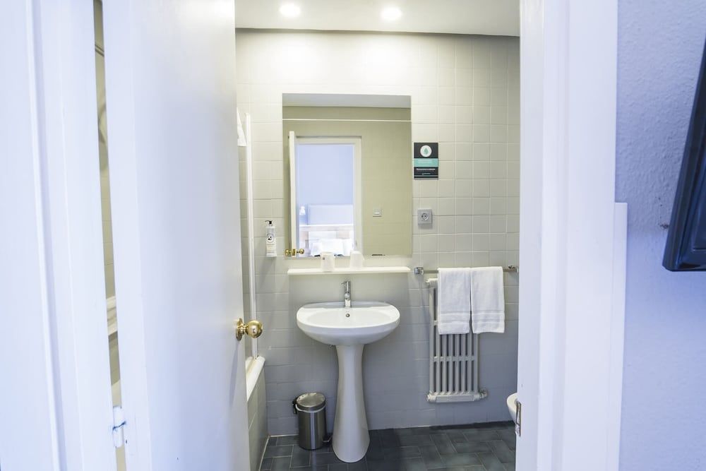 Hotel Alda Centro Ponferrada Economy Double or Twin Room 9