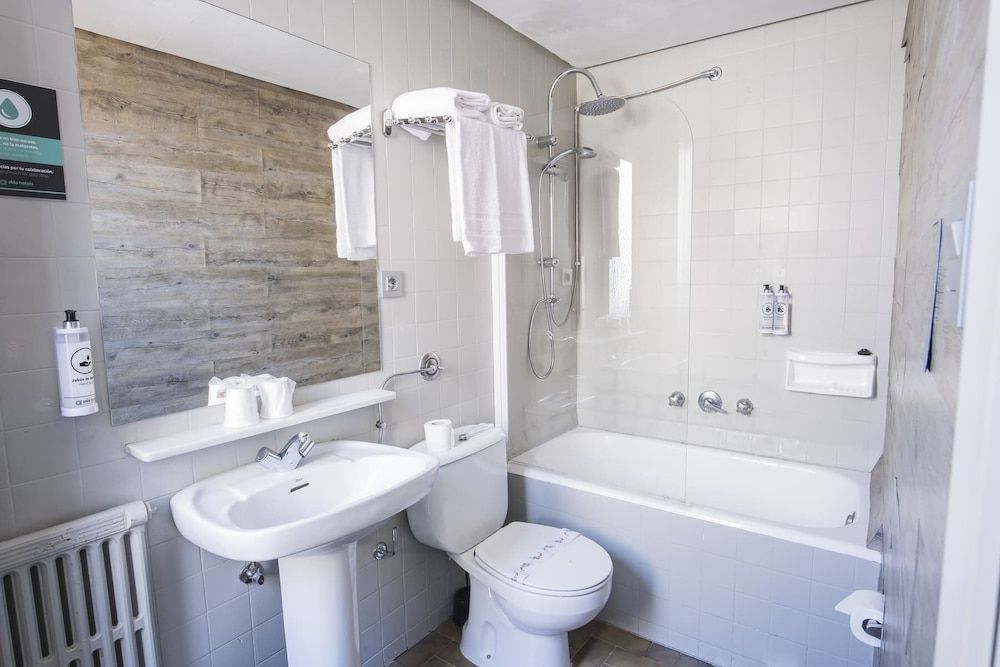 Hotel Alda Centro Ponferrada Economy Double or Twin Room 8