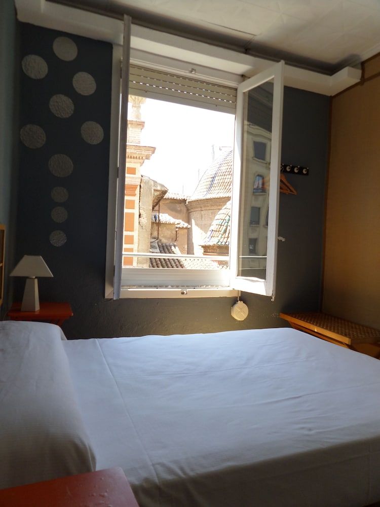 Russafa Youth Hostel Double Room, Shared Bathroom 3