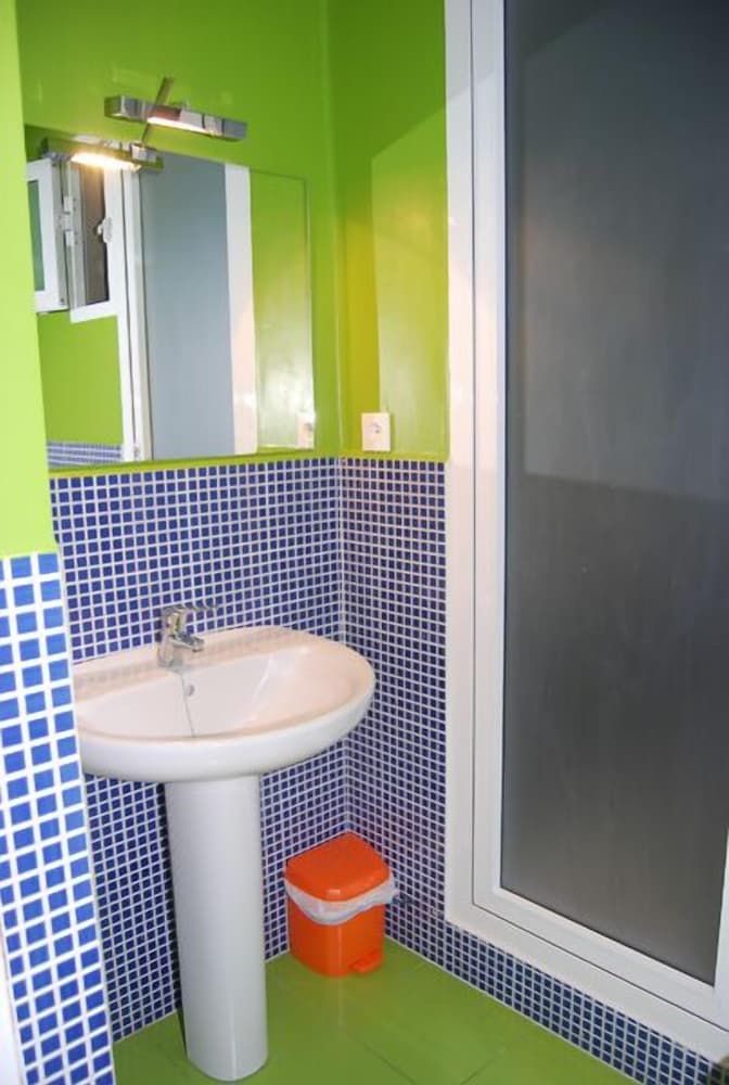 Russafa Youth Hostel Double Room, Shared Bathroom 4