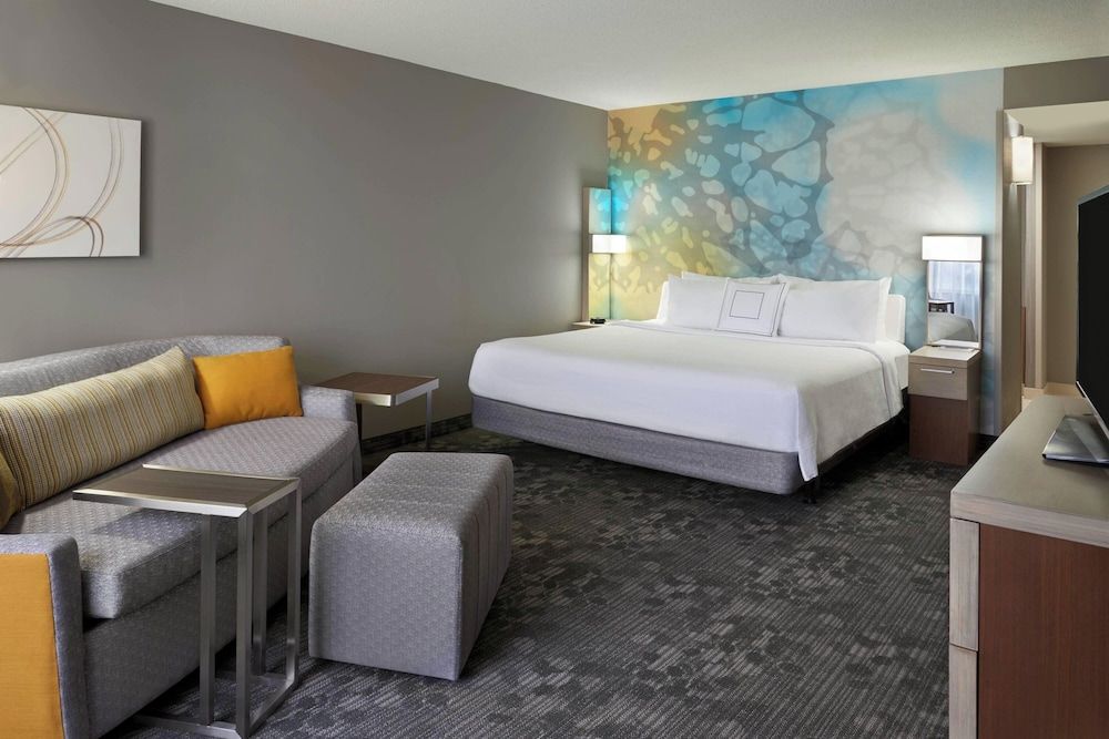 undefined Courtyard by Marriott Toronto Airport 2