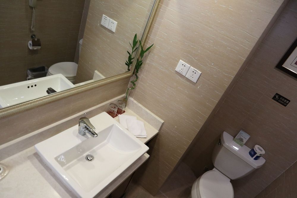 Jin Jiang Pacific Hotel Shanghai Standard Twin Room 4