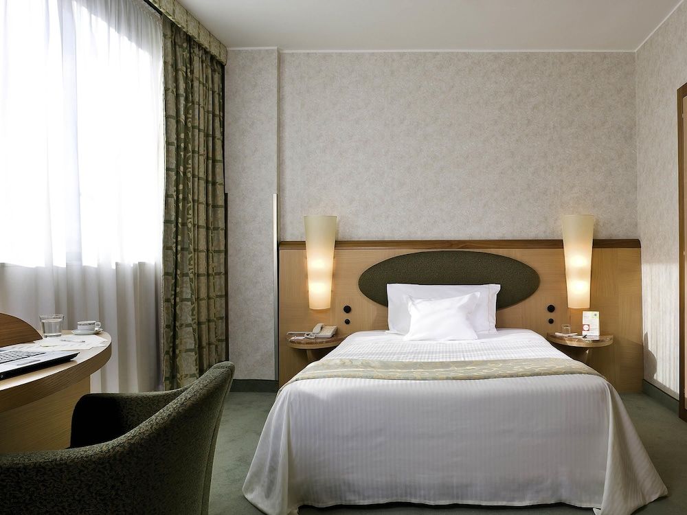 undefined Mercure Eur Roma West 6