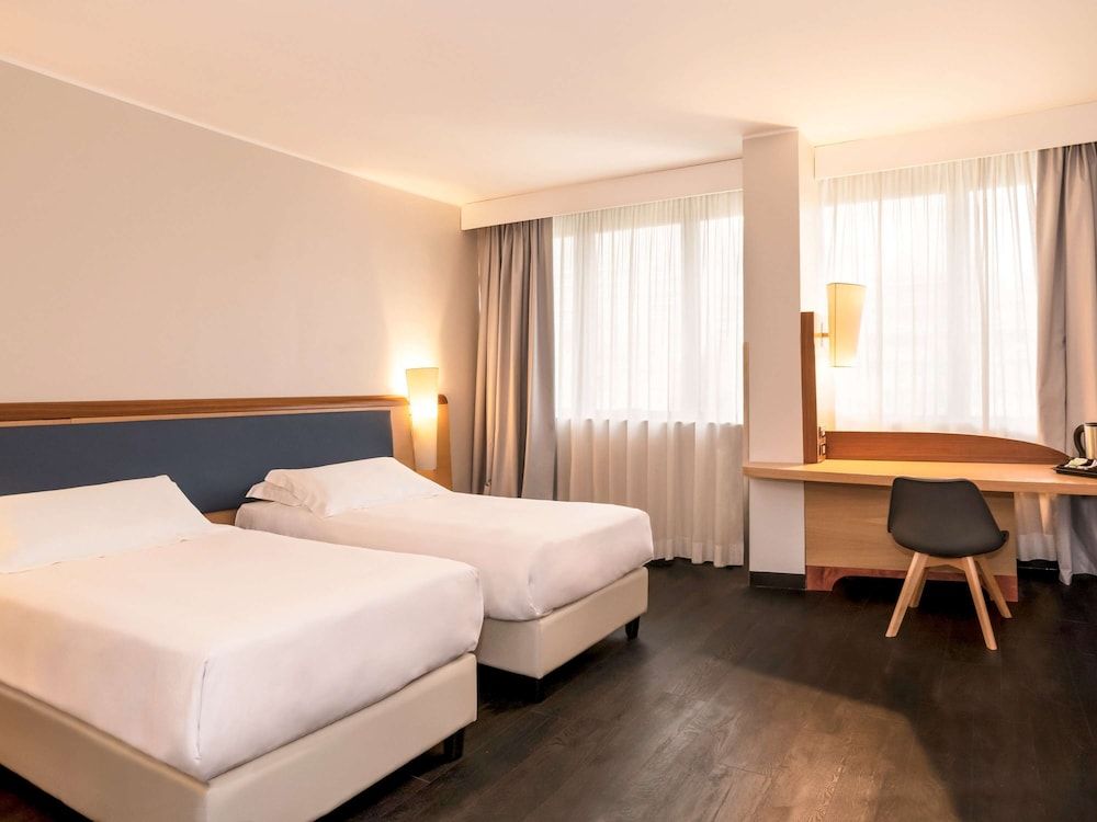 undefined Mercure Eur Roma West