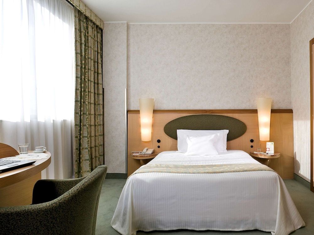 undefined Mercure Eur Roma West 2