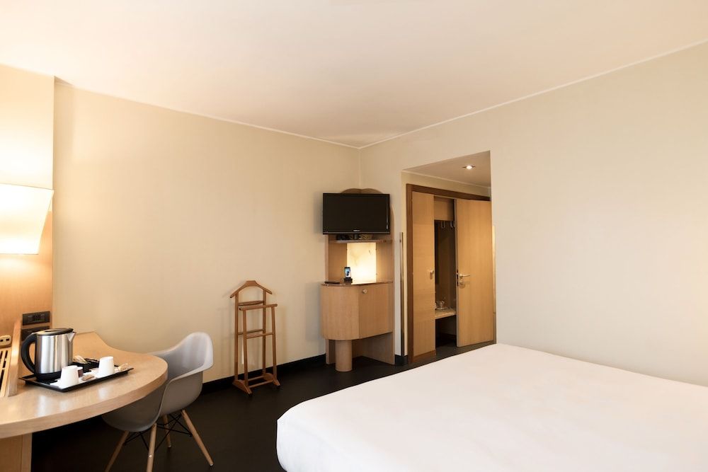 undefined Mercure Eur Roma West 4