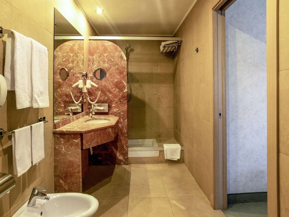 undefined Mercure Eur Roma West 7