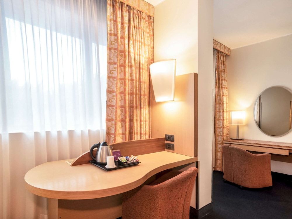 undefined Mercure Eur Roma West 9