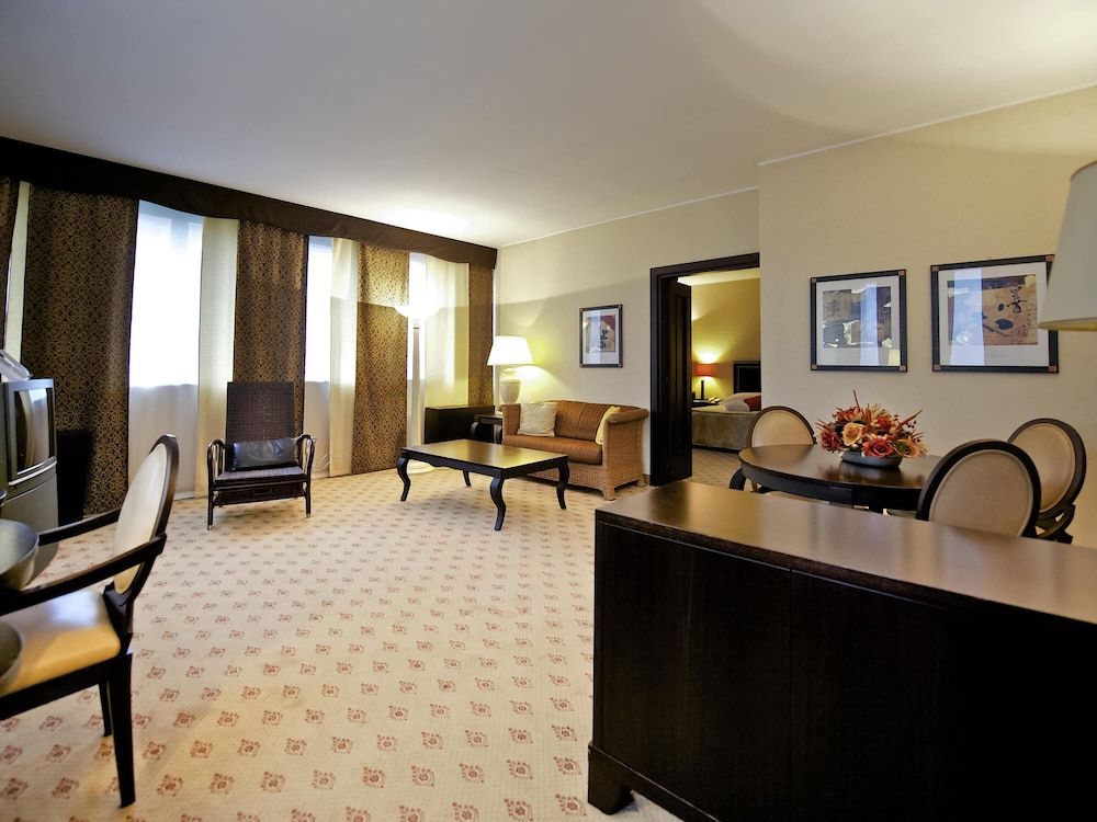 undefined Mercure Eur Roma West 9