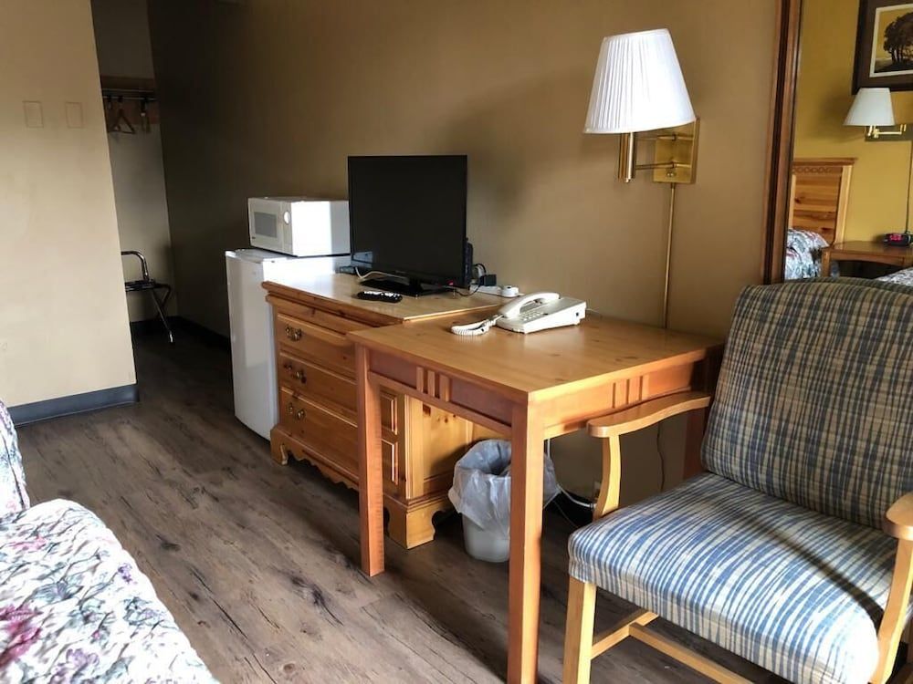 Knights Inn Baker City Room, 2 Queen Beds 7