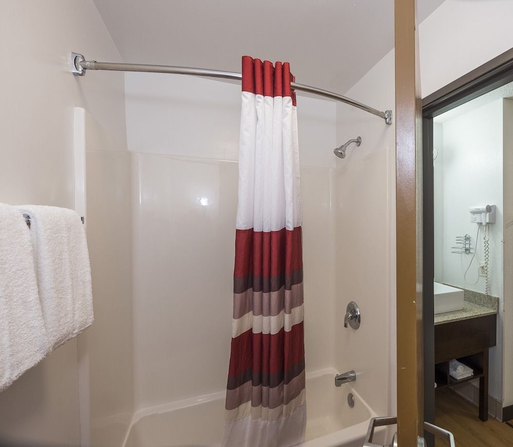 Red Roof Inn Columbus - Hebron Deluxe Room, 2 Double Beds, Non Smoking 5